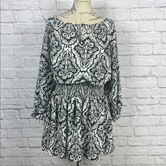Juicy Couture Dresses & Skirts - Juicy Couture Black and White Long Sleeve Smocked Waist Dress